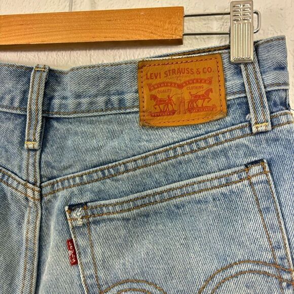 Levi's Distressed Raw Hem Hidden Button Fly Jean Shorts - Picture 6 of 7